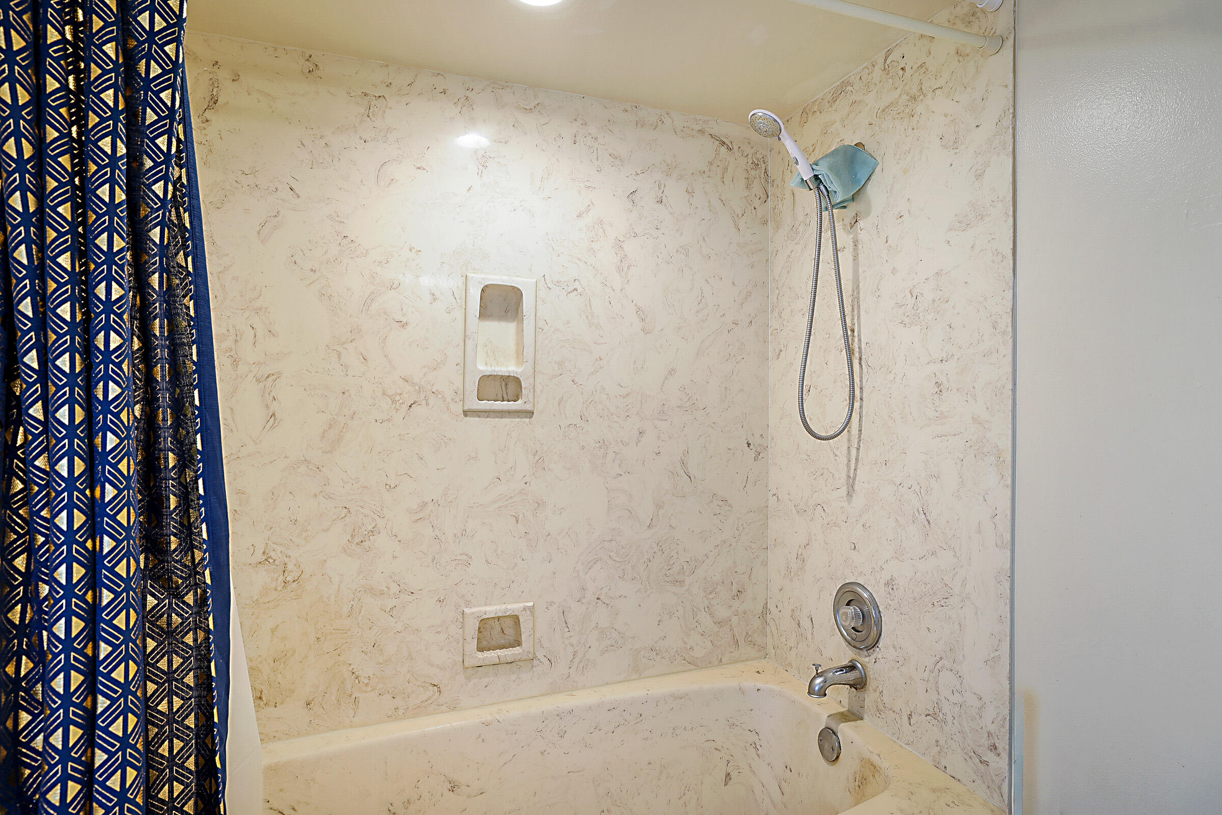 ESTATES OF LAKE CLARKE SHORES - Residential