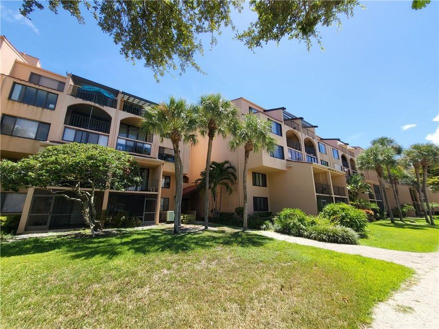 Amazing 2 Bedroom / 2 Bath unit in beautiful Delray Beach Racquet Club. Excellent Location! Close to shopping centers and dining, only 2 miles to the beach and downtown Delray Beach. Great amenities: 3 swimming pools, hot tub, gym, and tennis courts. The unit has a private entrance and split level- the second bedroom and bathroom are upstairs. AC was replaced in 2021, newer water heater, new refrigerator, freshly painted, large veranda, washer and dryer, and more. This spacious unit is move-in ready or can be taken to another level. Perfect for investors - ok to lease, annual lease, or short-term rental up to 6 times per year. Pets are allowed - 25 lbs max. Easy to show-call today to view this home. Don't miss out!