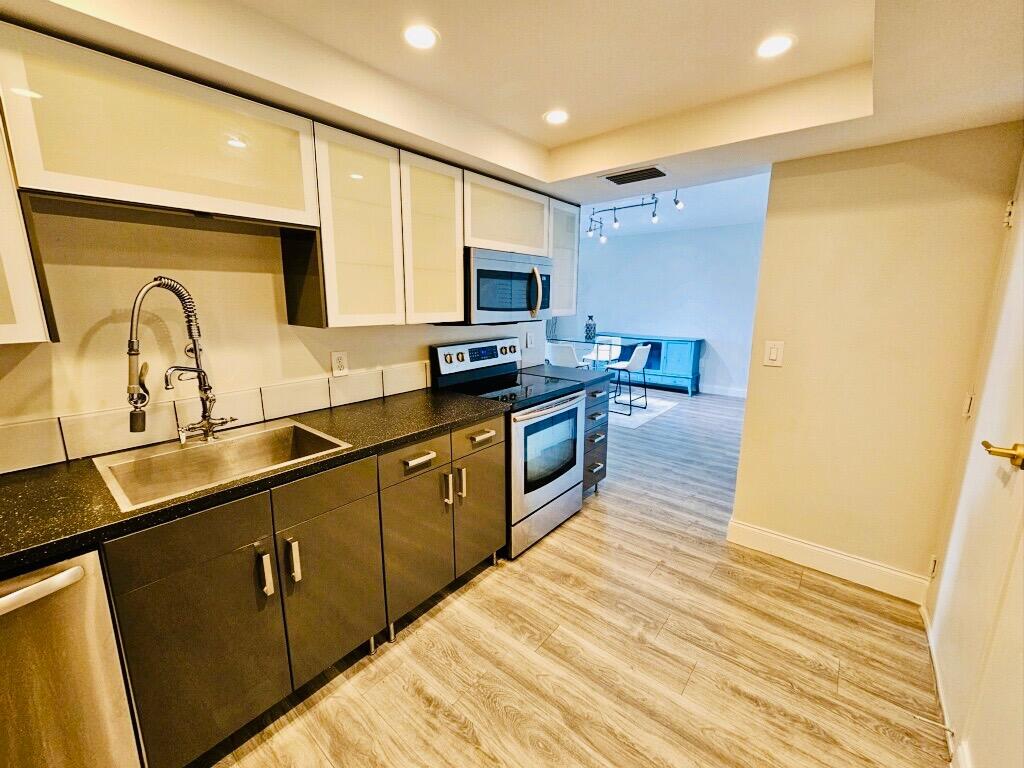 PATRICIAN OF PALM BEACH CONDO - Residential