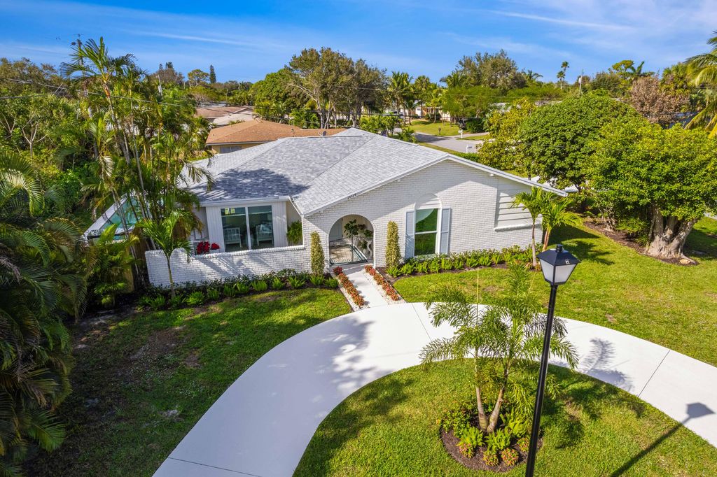Photo of 1604 Seabrook Road, Tequesta, FL 33469 (MLS # R11049103)