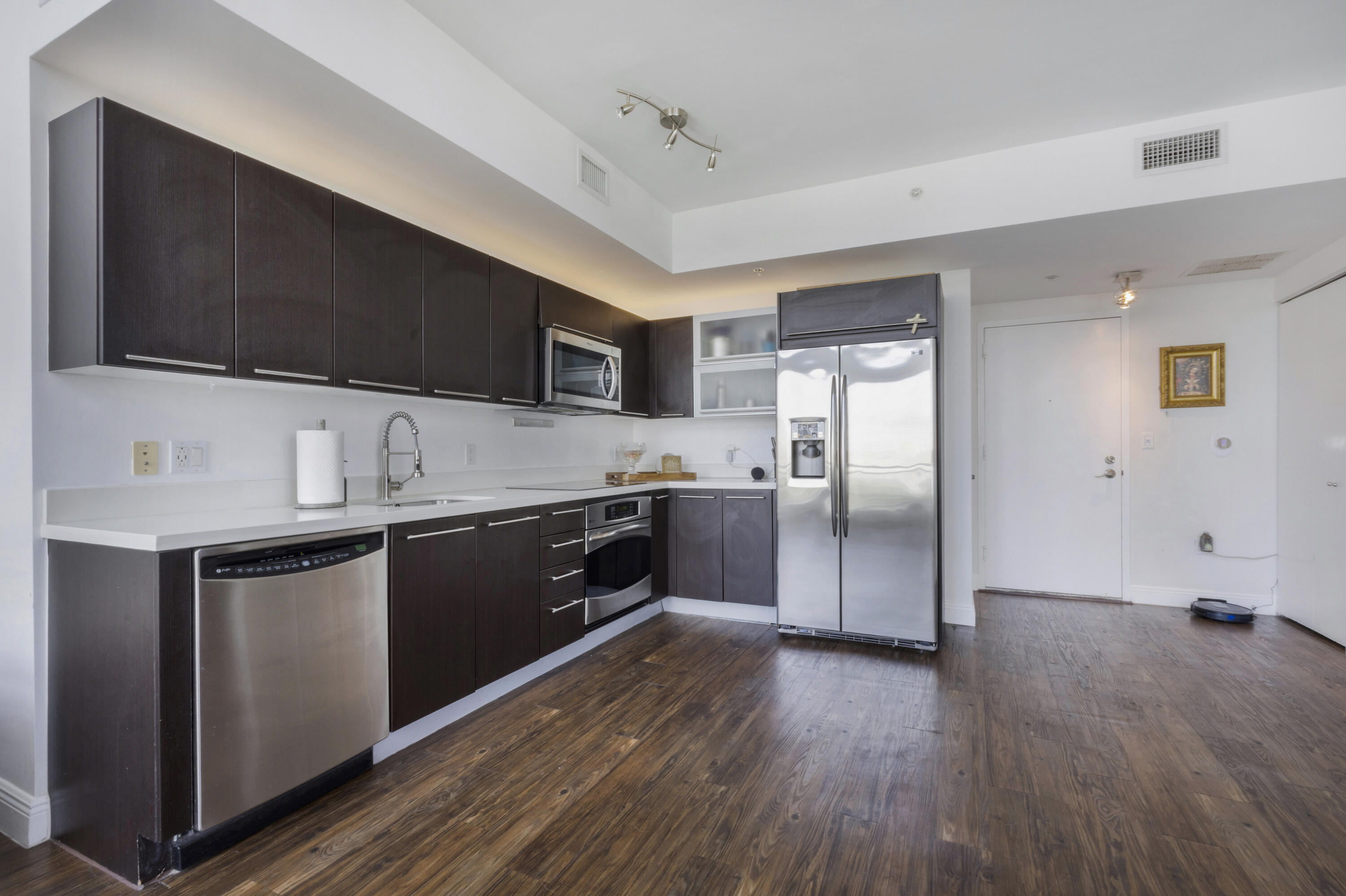 IVY CONDO - Residential