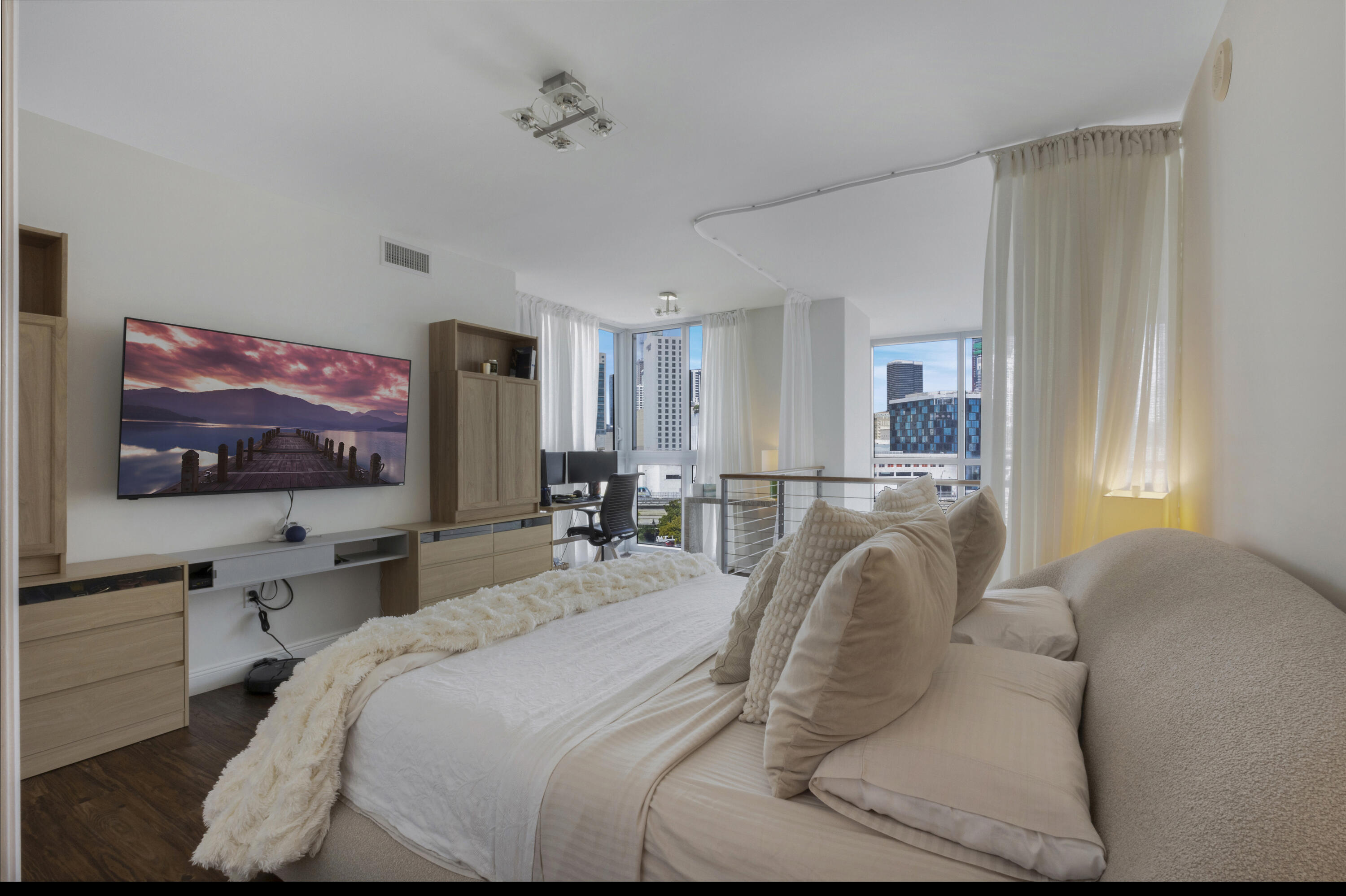 IVY CONDO - Residential