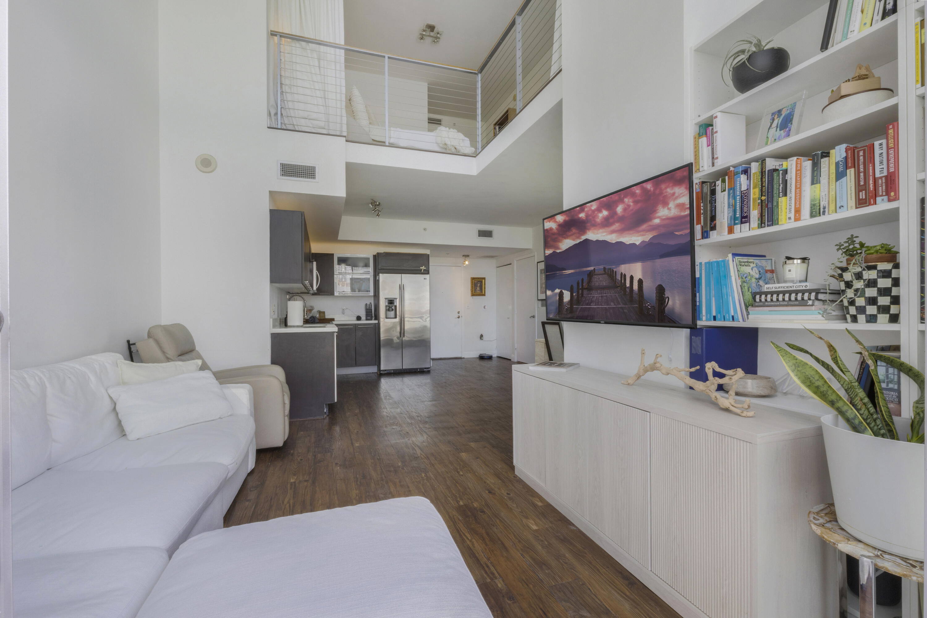 IVY CONDO - Residential