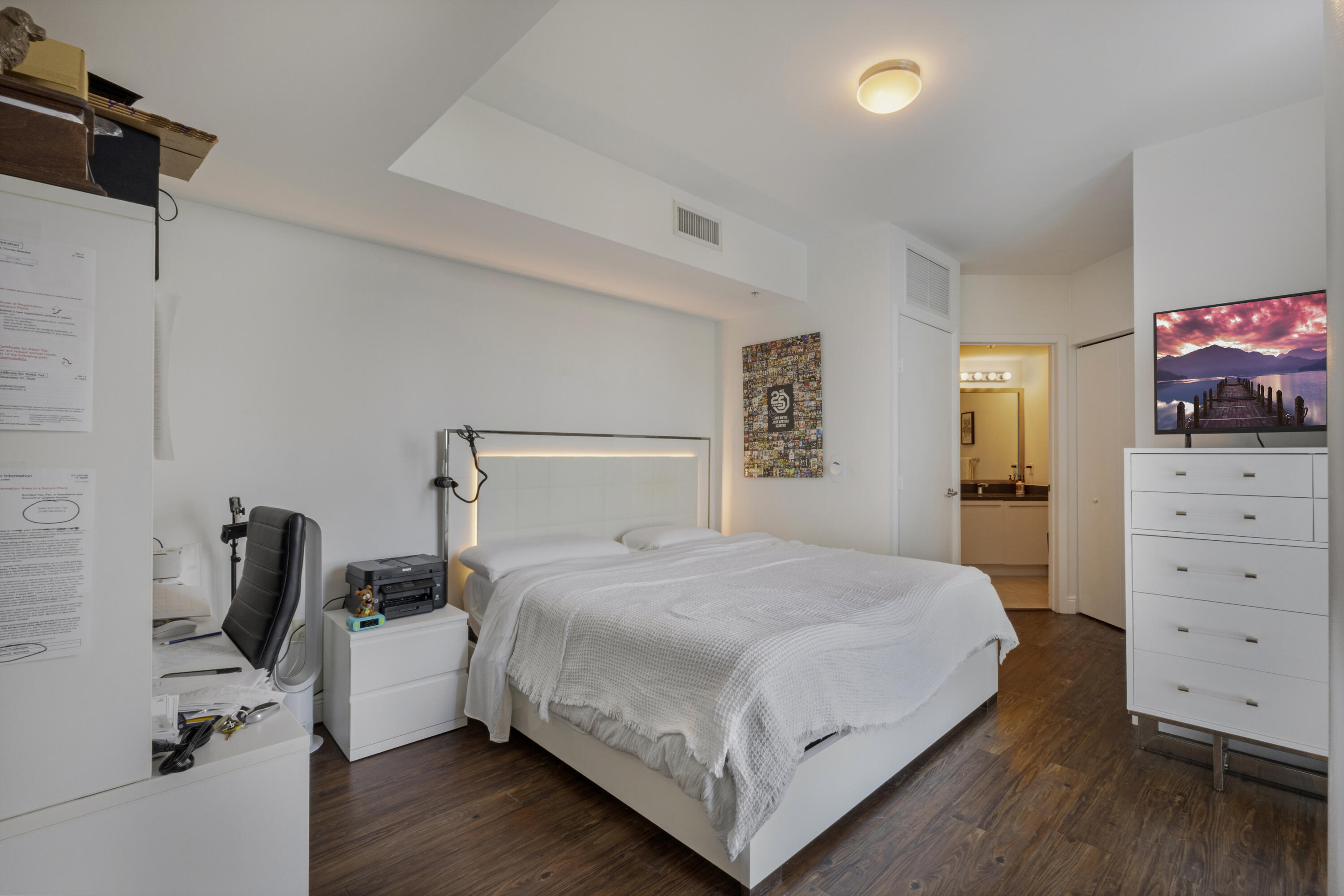 IVY CONDO - Residential