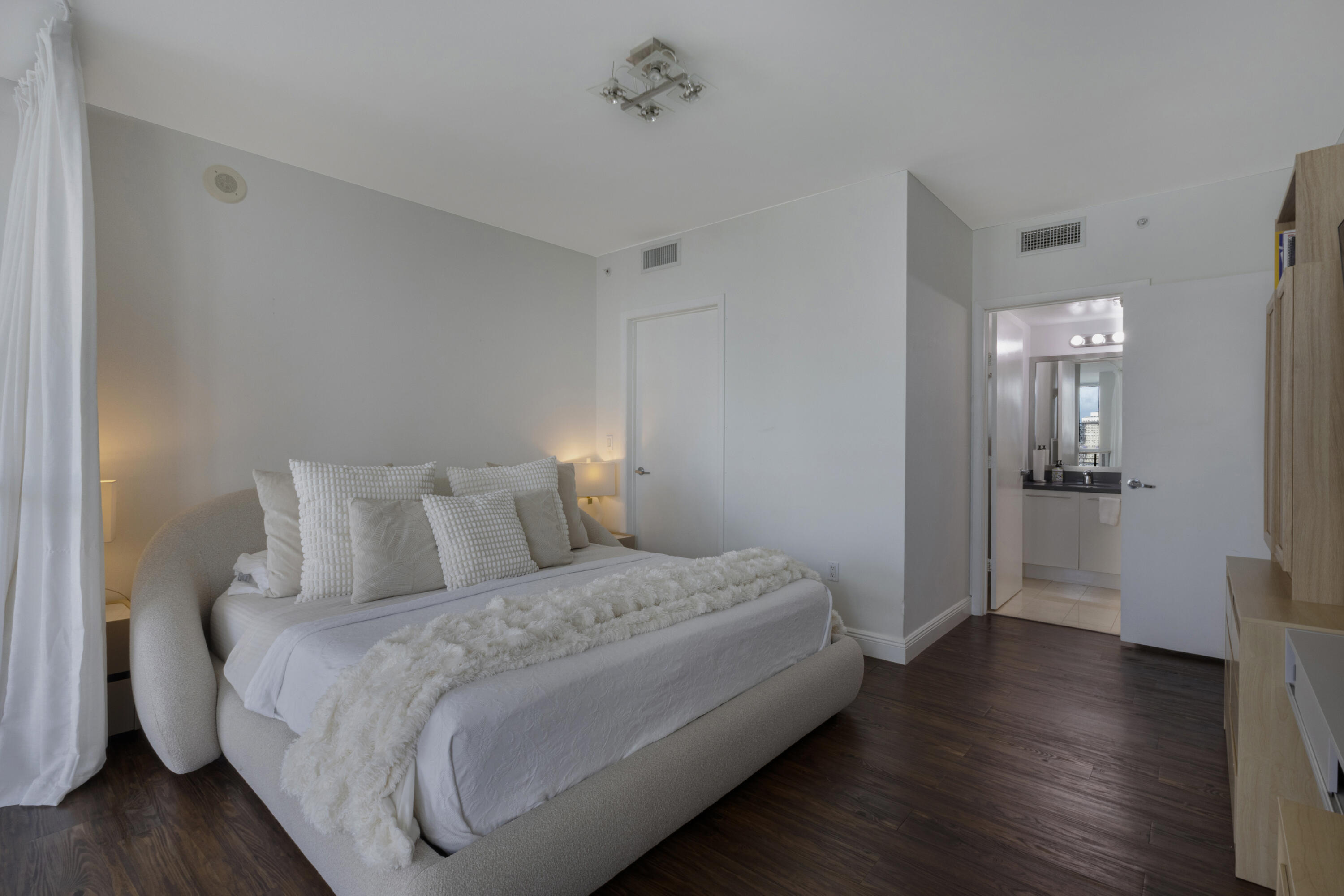 IVY CONDO - Residential