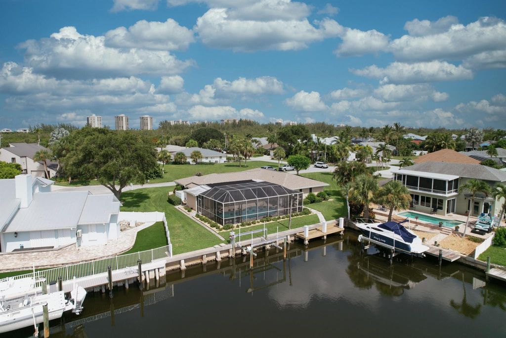 Photo of 121 Queen Ann Court, Hutchinson Island, FL 34949 (MLS # R11106408)