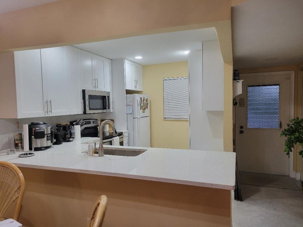 Photo of 2828 Casita Way #1020, Delray Beach, FL 33445 (MLS # B26033908)