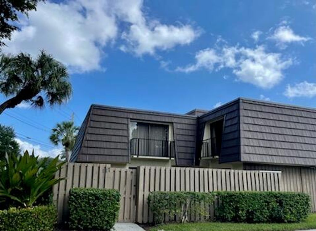 Photo of 117 1st Court Ct, Palm Beach Gardens, FL 33410 (MLS # R10754604)