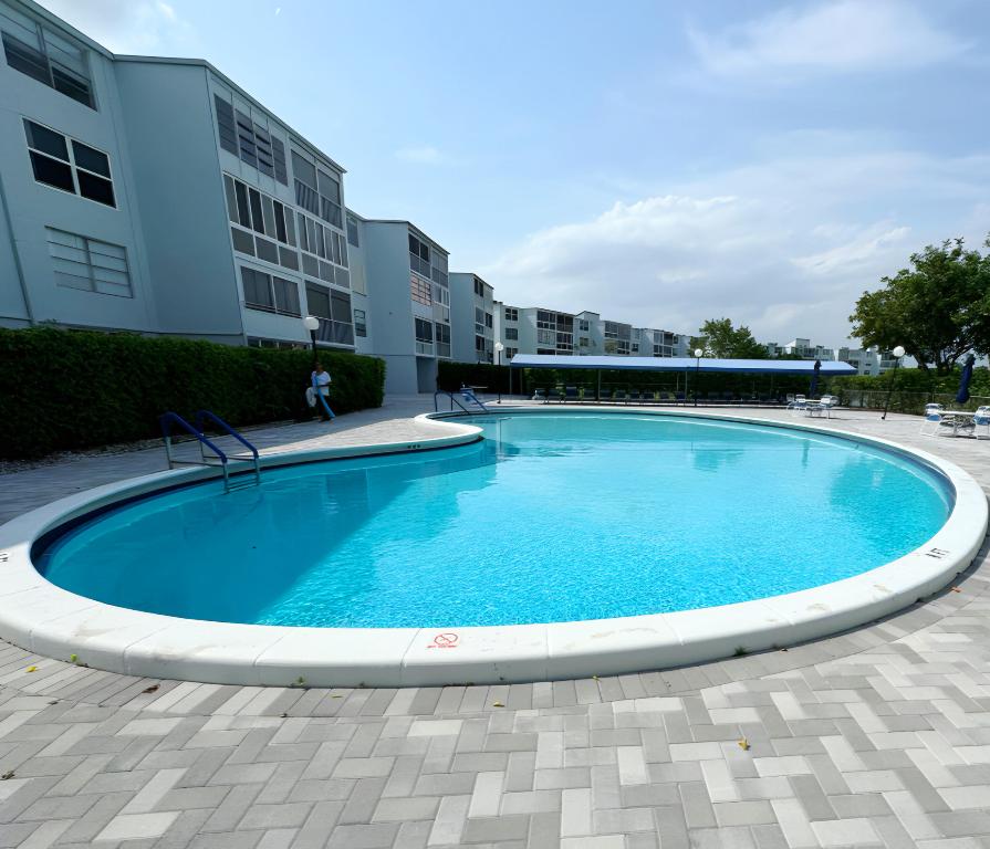 9 OF PALM SPRINGS 2 CONDO - Residential