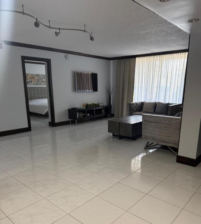 1833 S Ocean Drive 1209