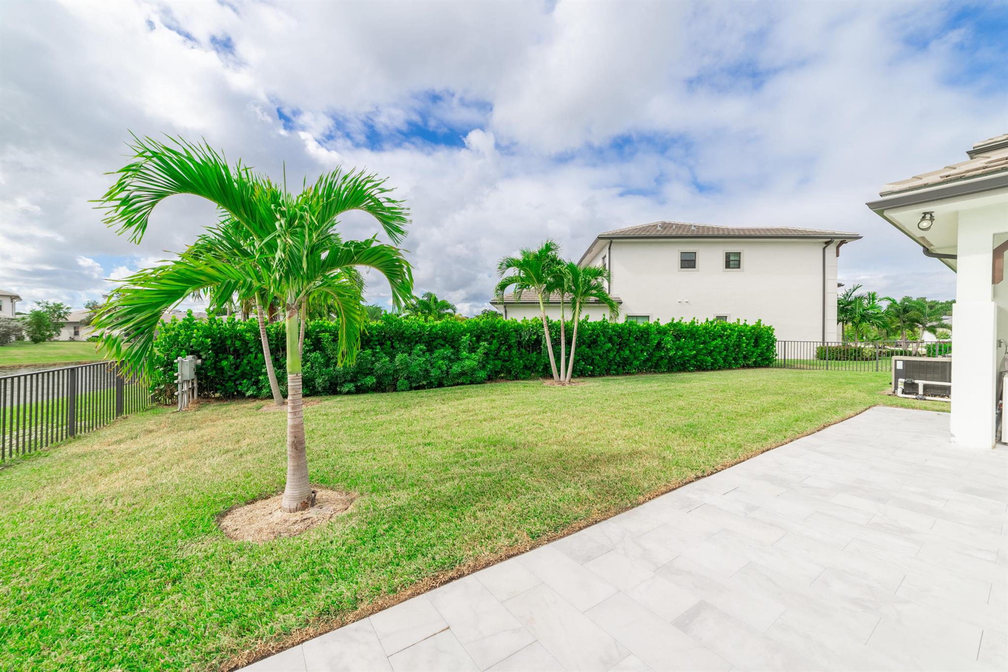 BANYAN CAY RESORT COMMUNI - Residential Lease