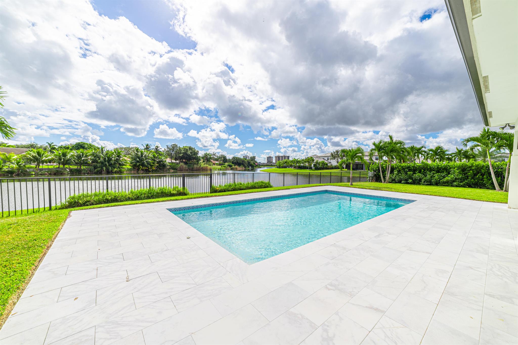 BANYAN CAY RESORT COMMUNI - Residential Lease