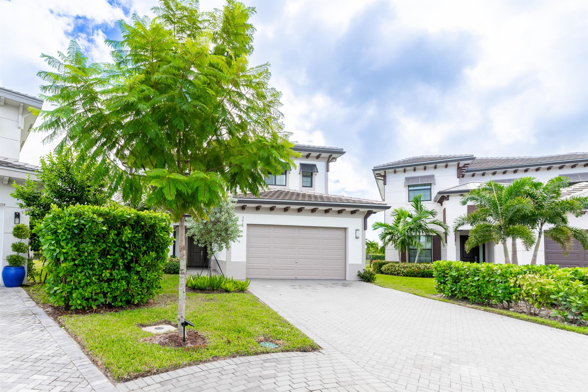 BANYAN CAY RESORT COMMUNI - Residential Lease