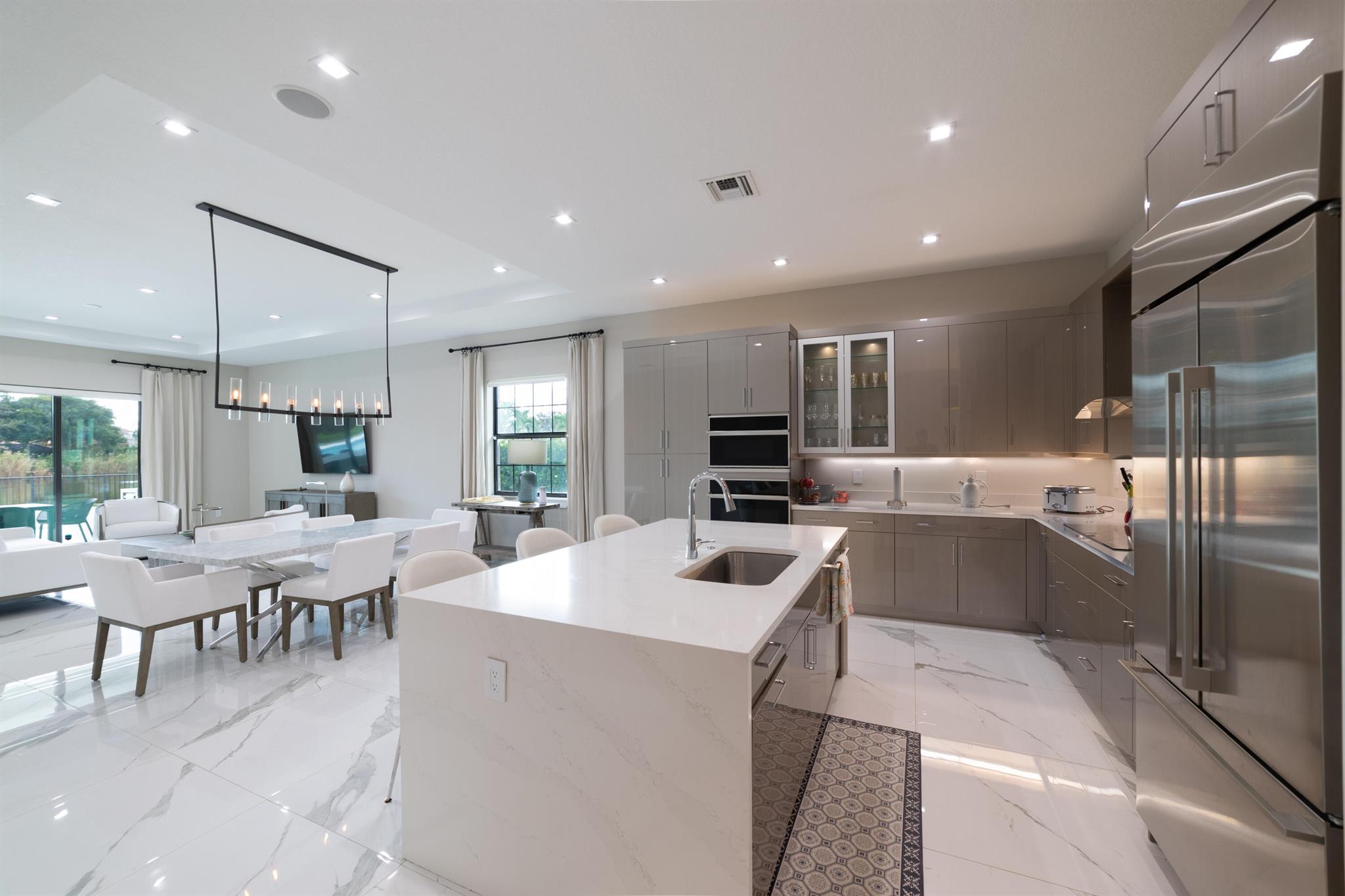 BANYAN CAY RESORT COMMUNI - Residential Lease