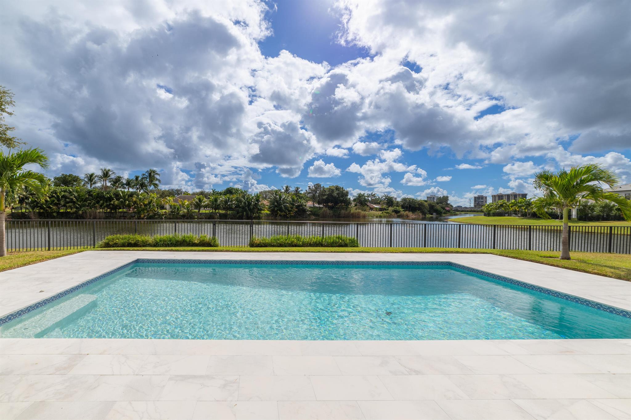 BANYAN CAY RESORT COMMUNI - Residential Lease