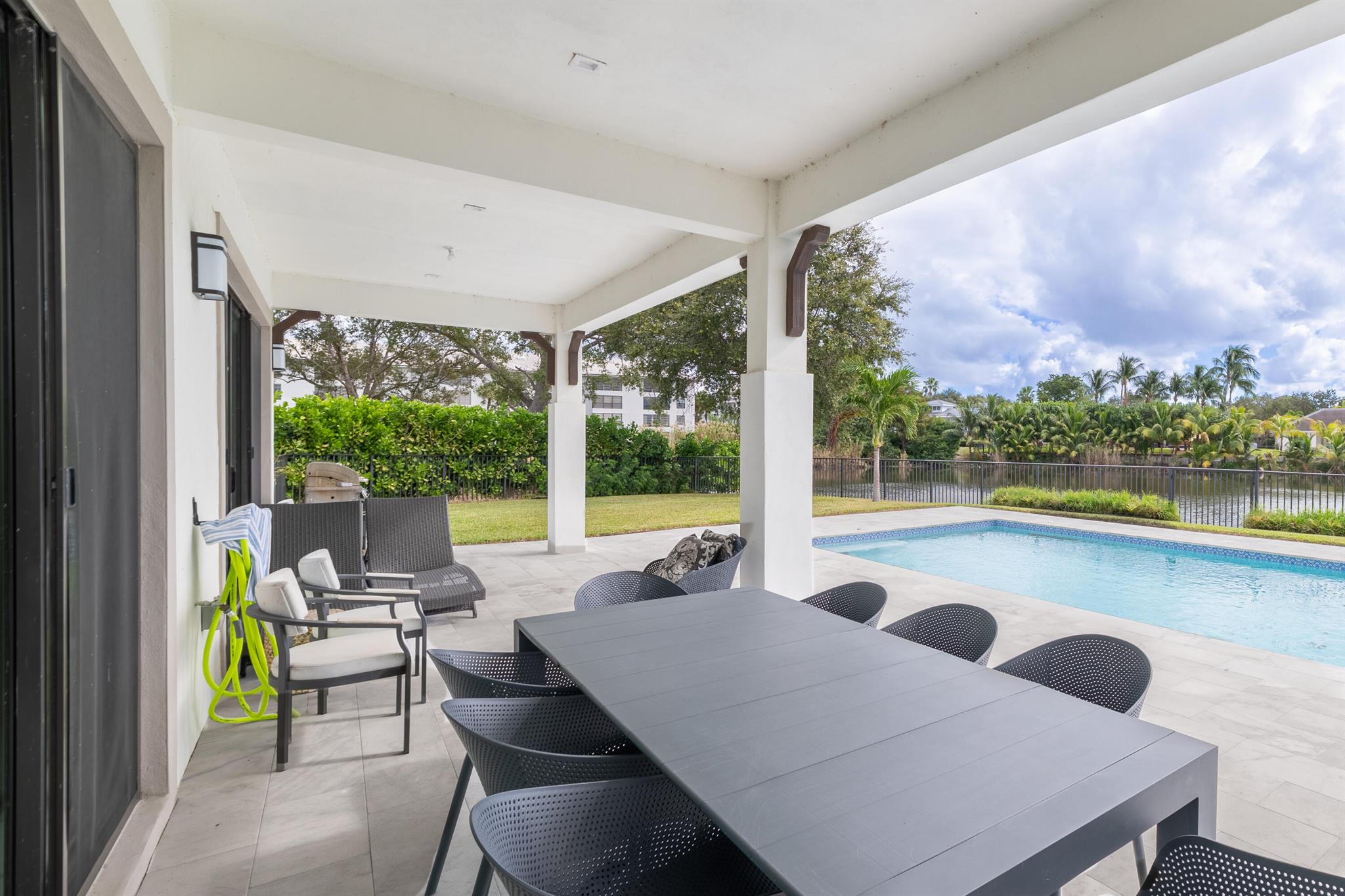 BANYAN CAY RESORT COMMUNI - Residential Lease