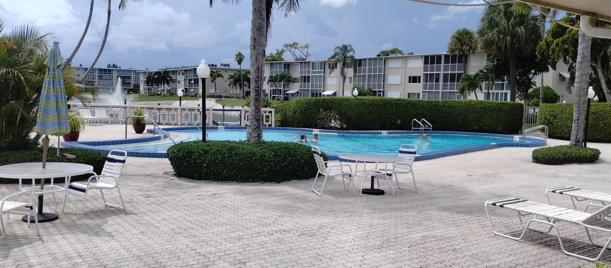 View Lake Worth, FL 33461 condo