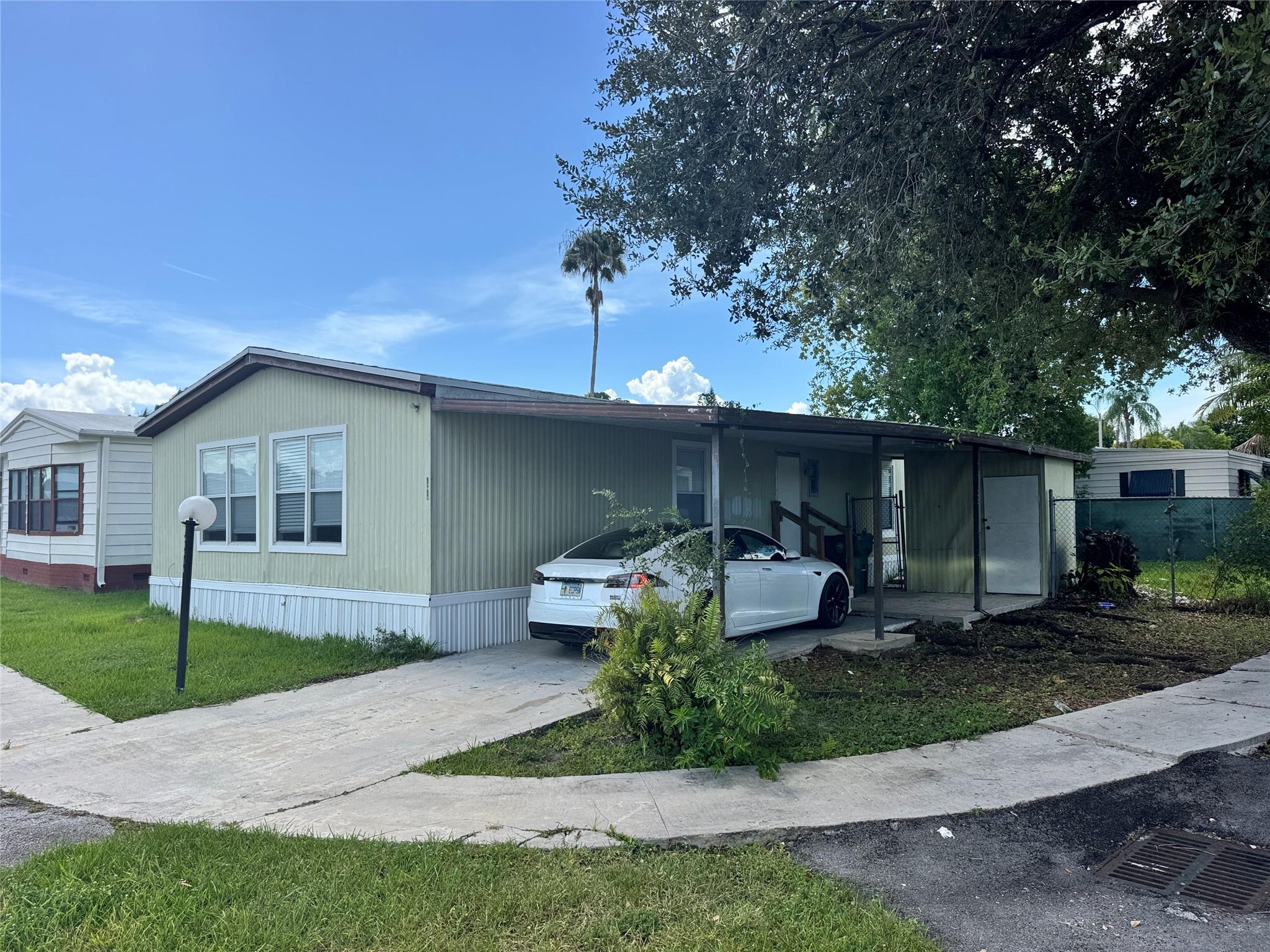 Absolute gorgeous condition. Feels like a brand new modern home. Brand new appliances. The photos doesnt do this property justice. It also has a shed and a carport.