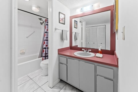 Tiny photo for 9451 Evergreen Place #404, Davie, FL 33324 (MLS # B26037410)