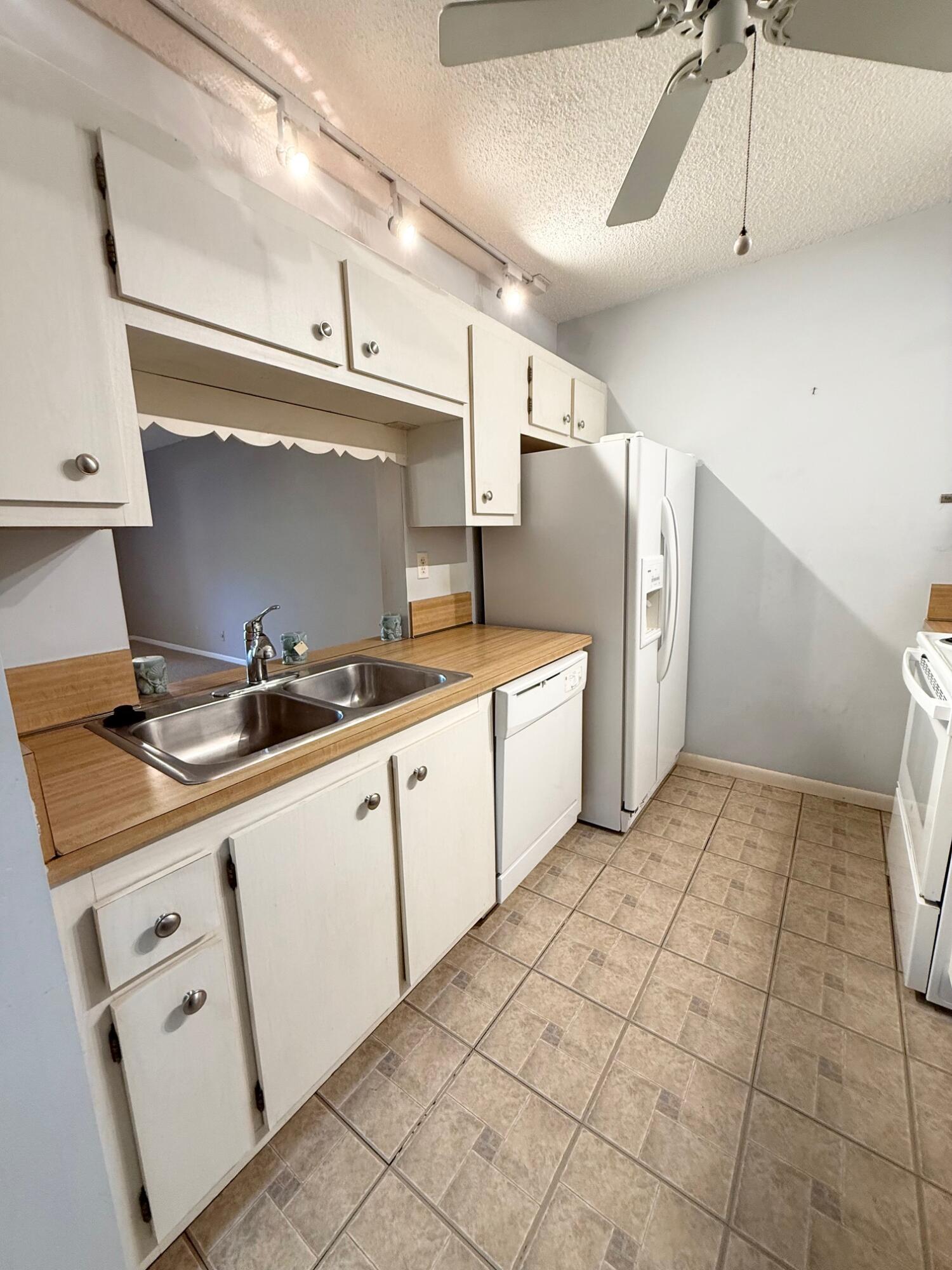 BOCA TERRACE - Residential Lease