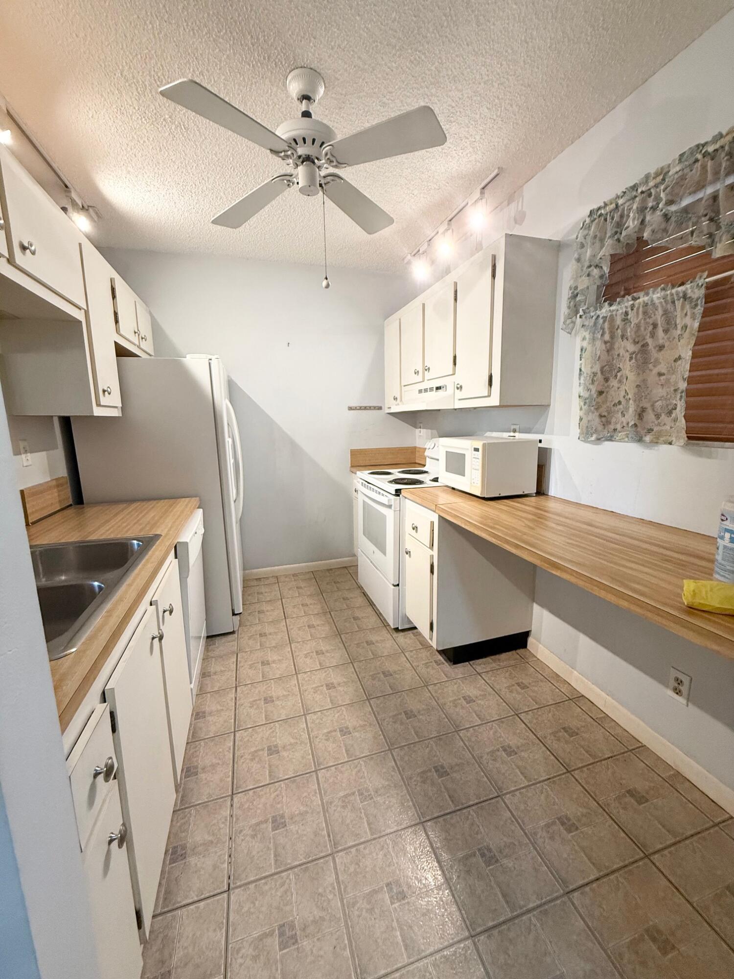 BOCA TERRACE - Residential Lease