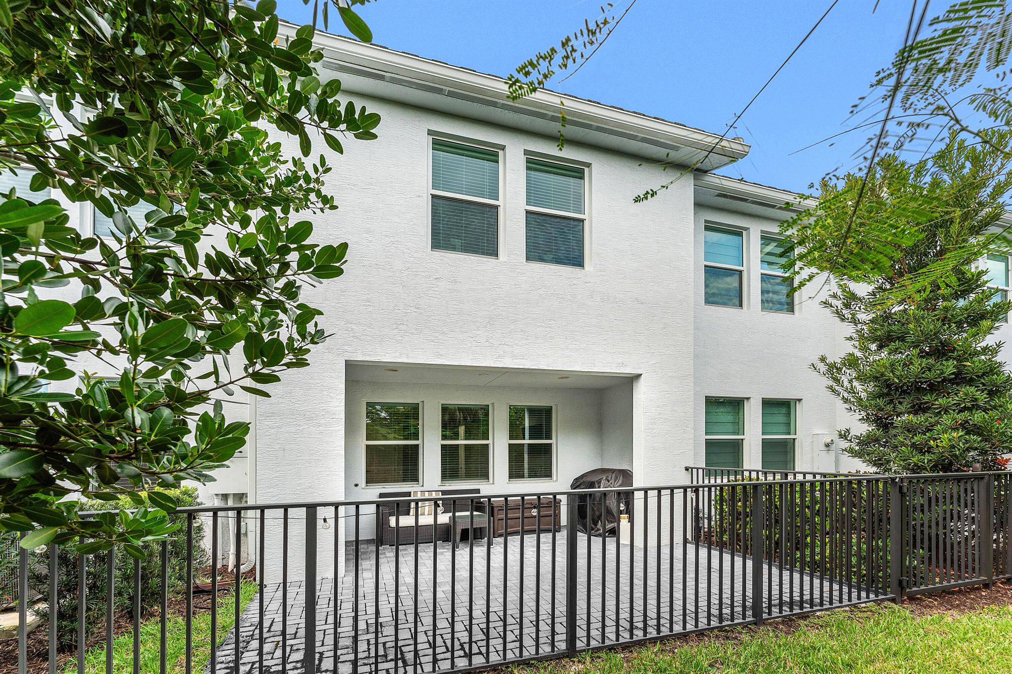 CROSSINGS OF WESTLAKE - Residential Lease