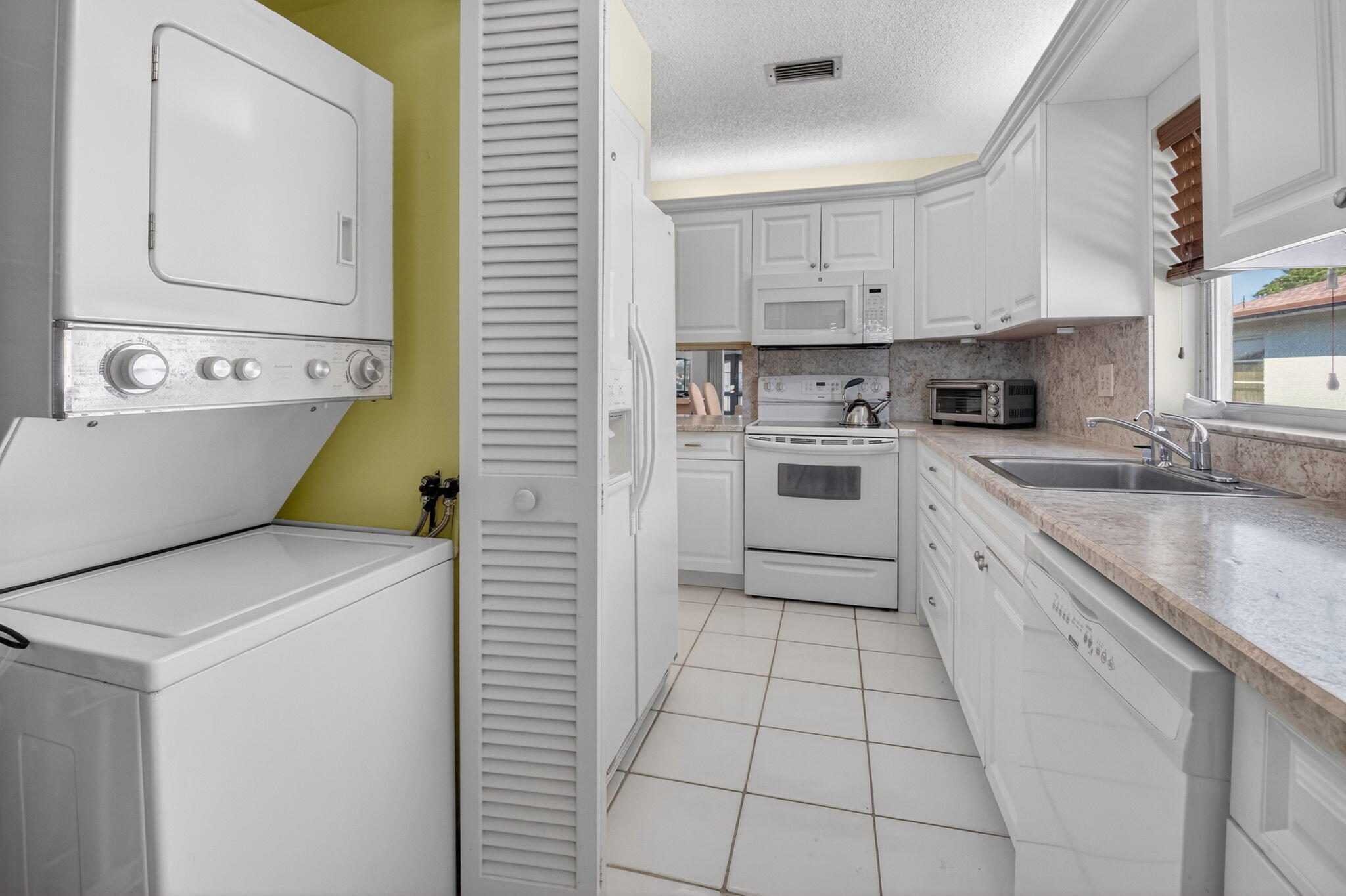 PALM GREENS AT VILLA DEL RAY CONDO II - Residential