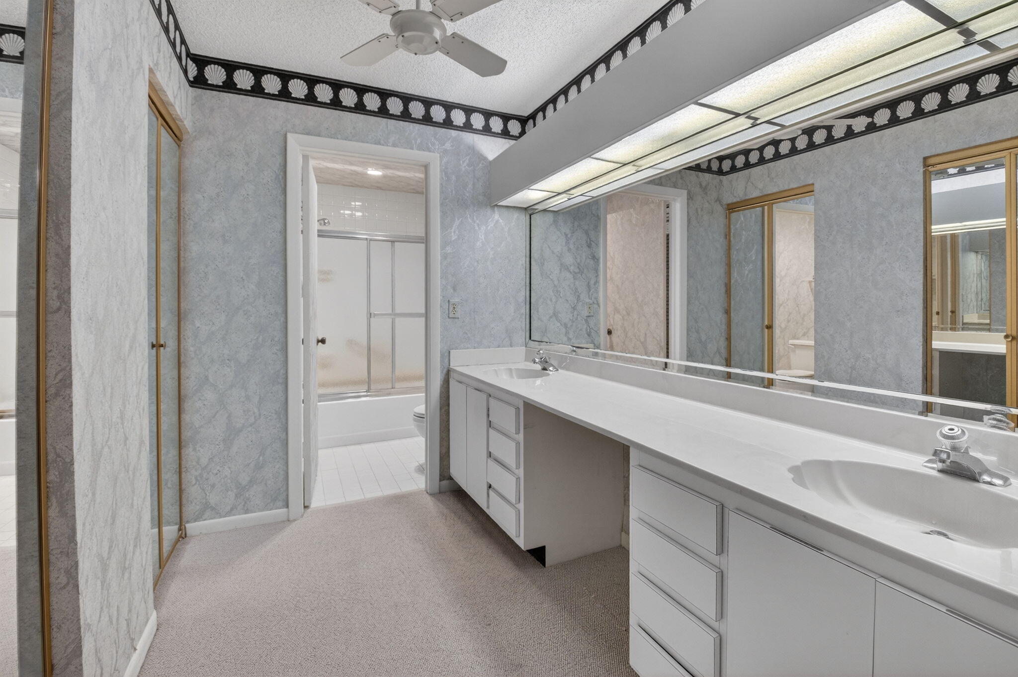 PALM GREENS AT VILLA DEL RAY CONDO II - Residential