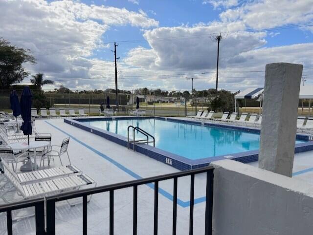 PALM GREENS AT VILLA DEL RAY CONDO II - Residential