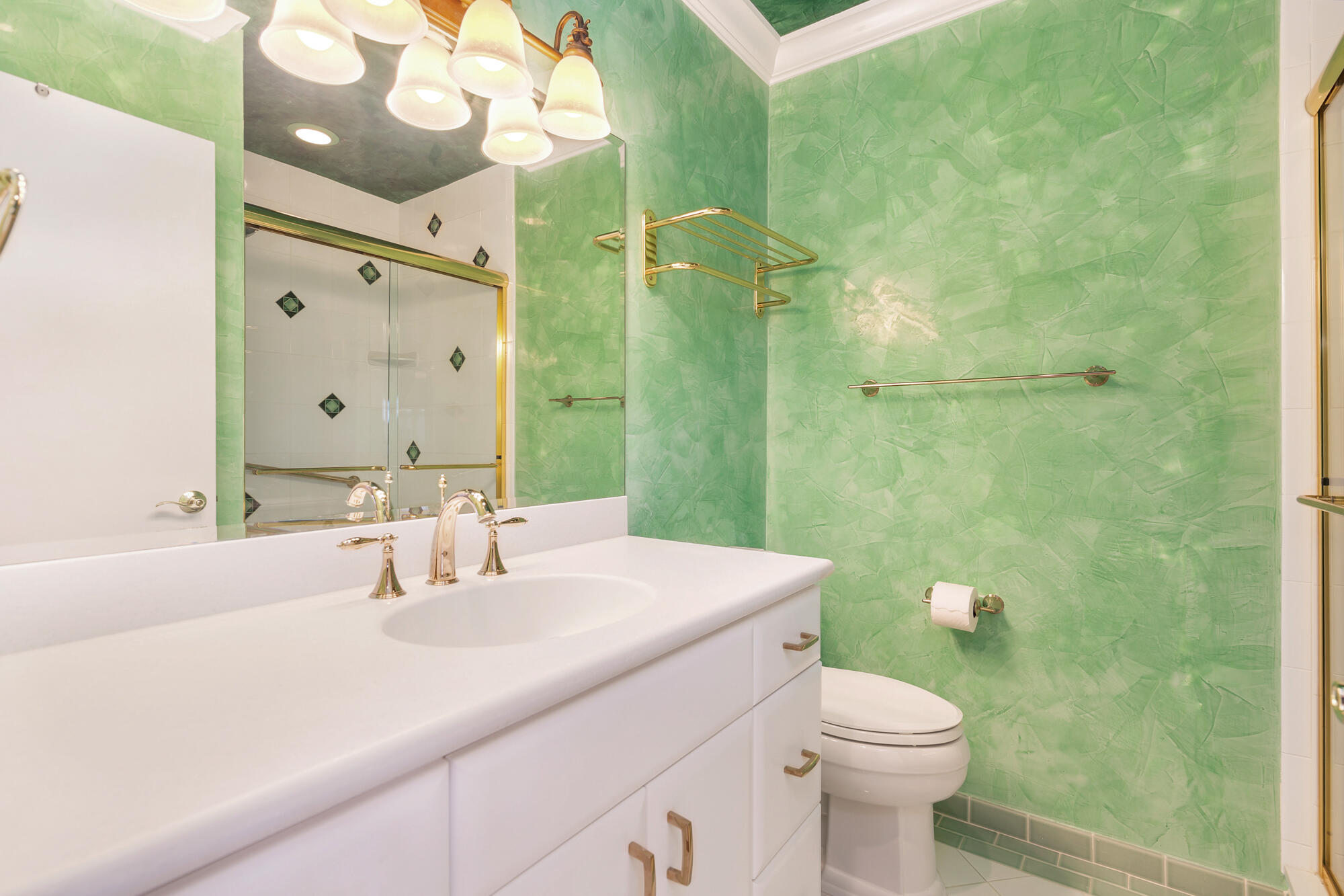 COLONIAL RIDGE CORP - Residential