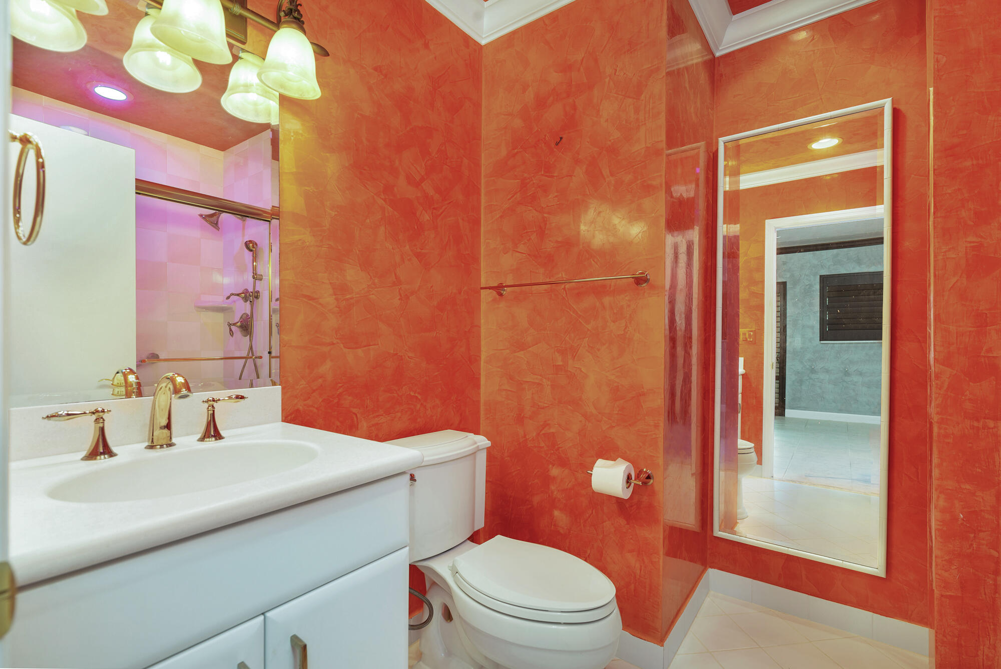 COLONIAL RIDGE CORP - Residential