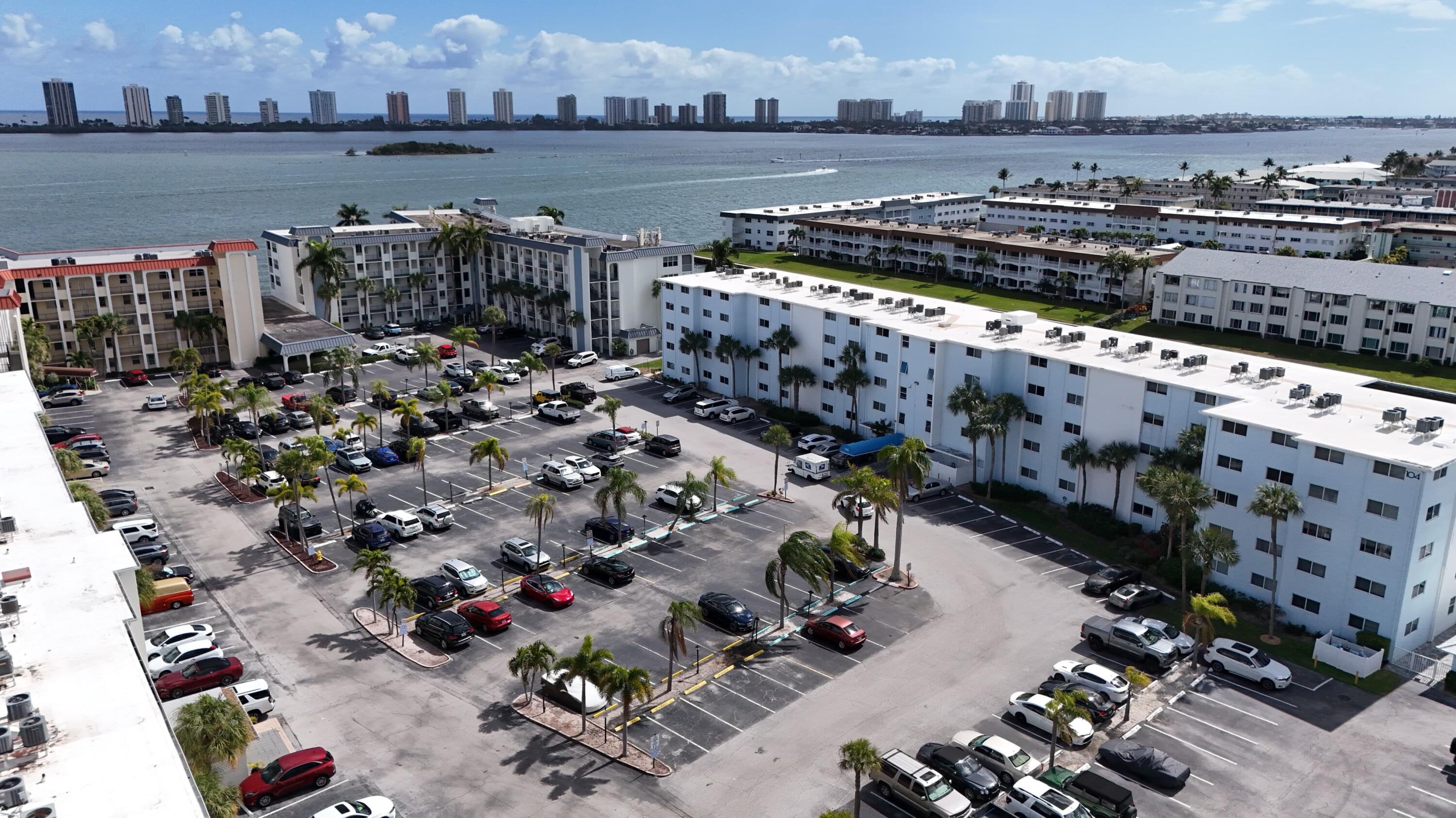 104 Paradise Harbour Boulevard 114