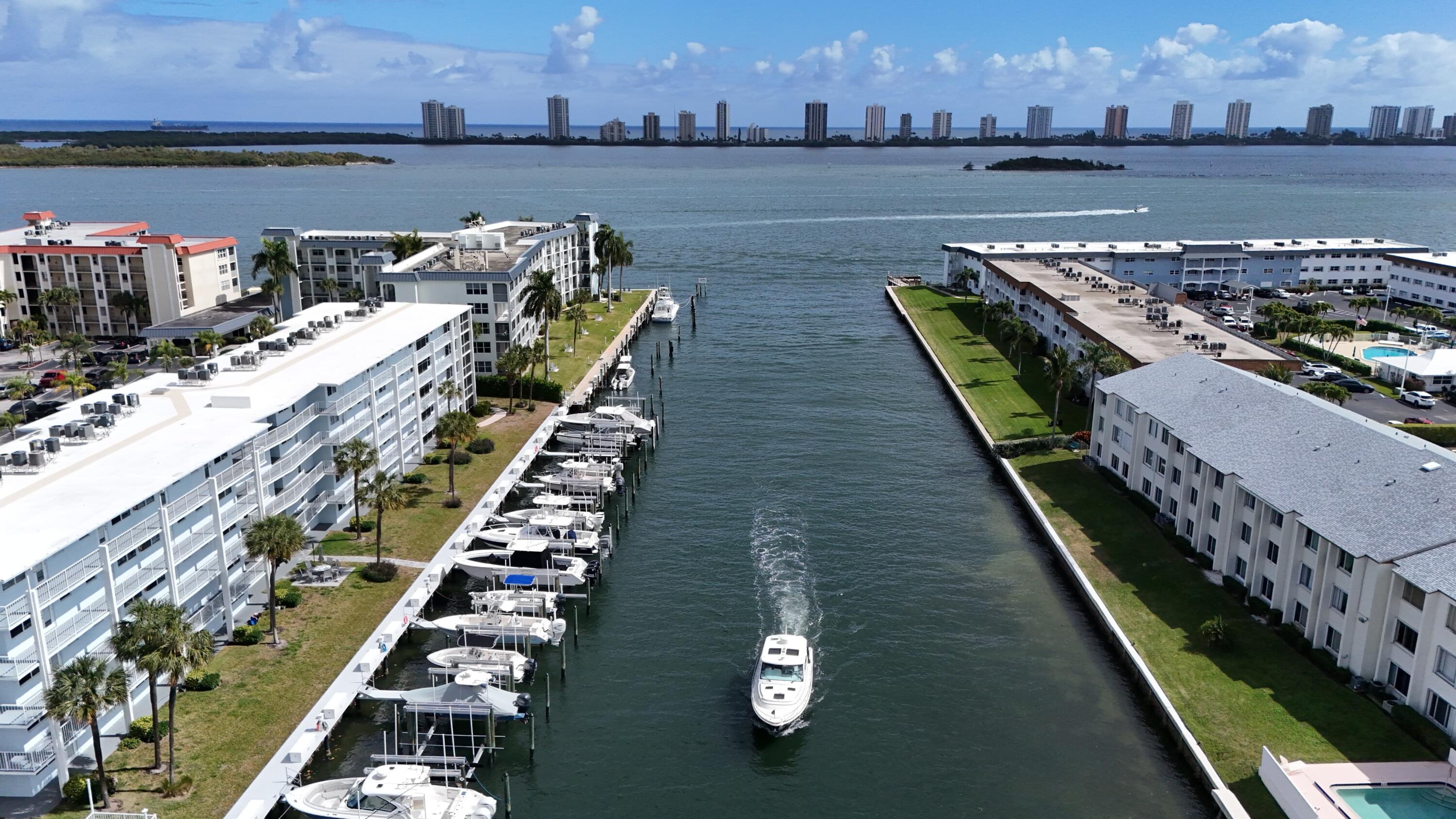 104 Paradise Harbour Boulevard 114