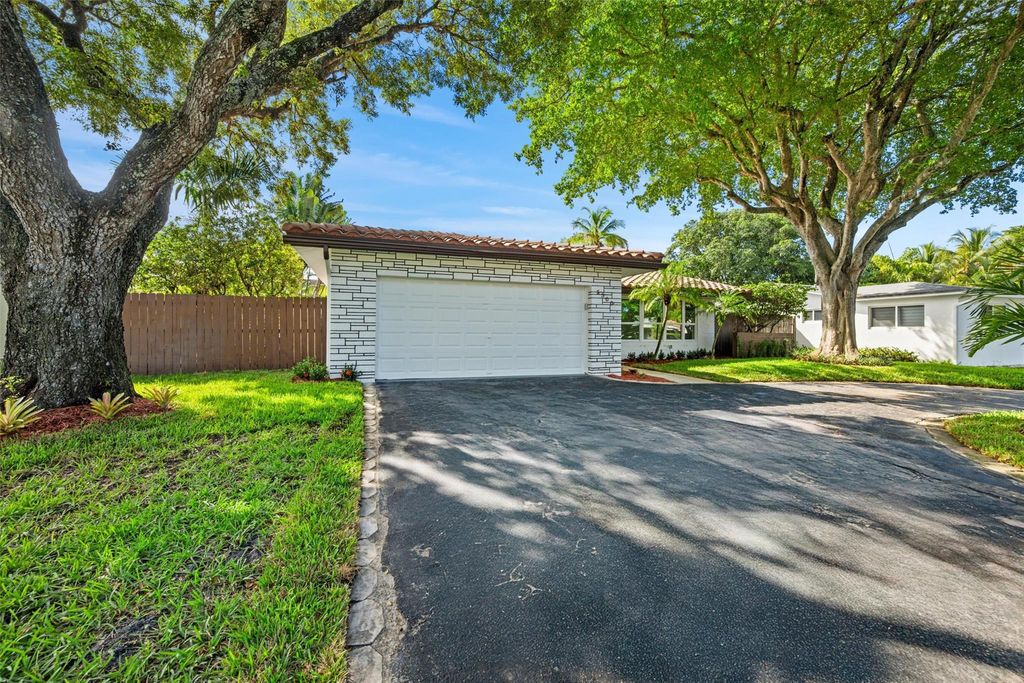 Photo of 5300 Adams St, Hollywood, FL 33021 (MLS # F10536024)