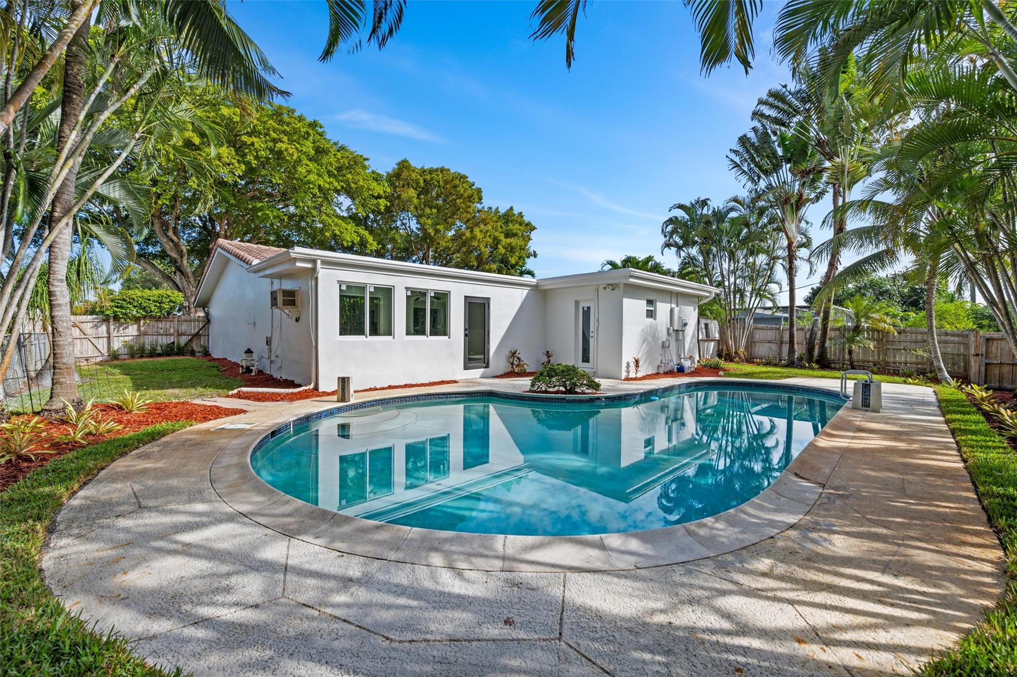 Hollywood Hills Second Ad - Residential