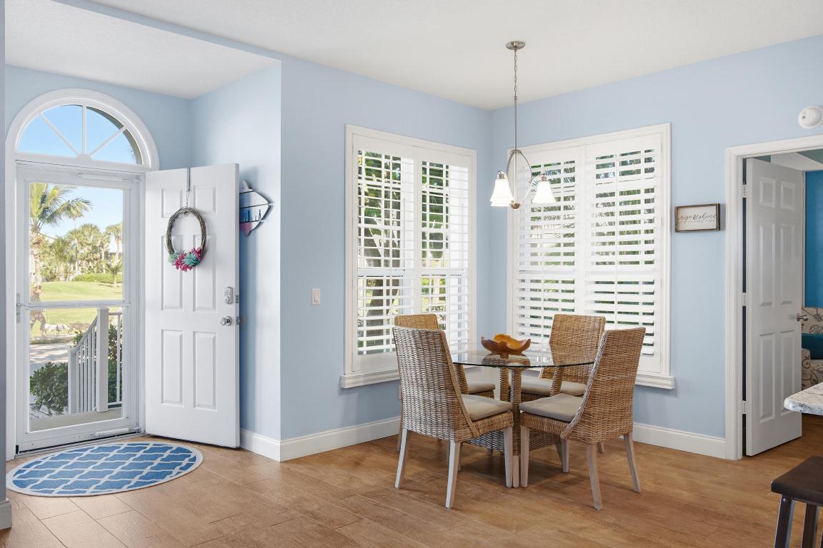 391 NE Plantation Road 215