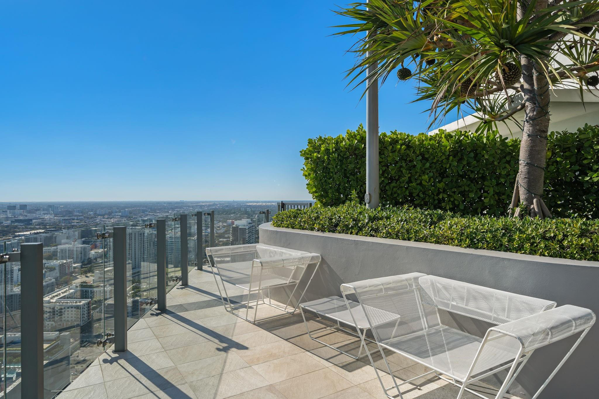 PARAISO BAYVIEWS CONDO - Residential Lease