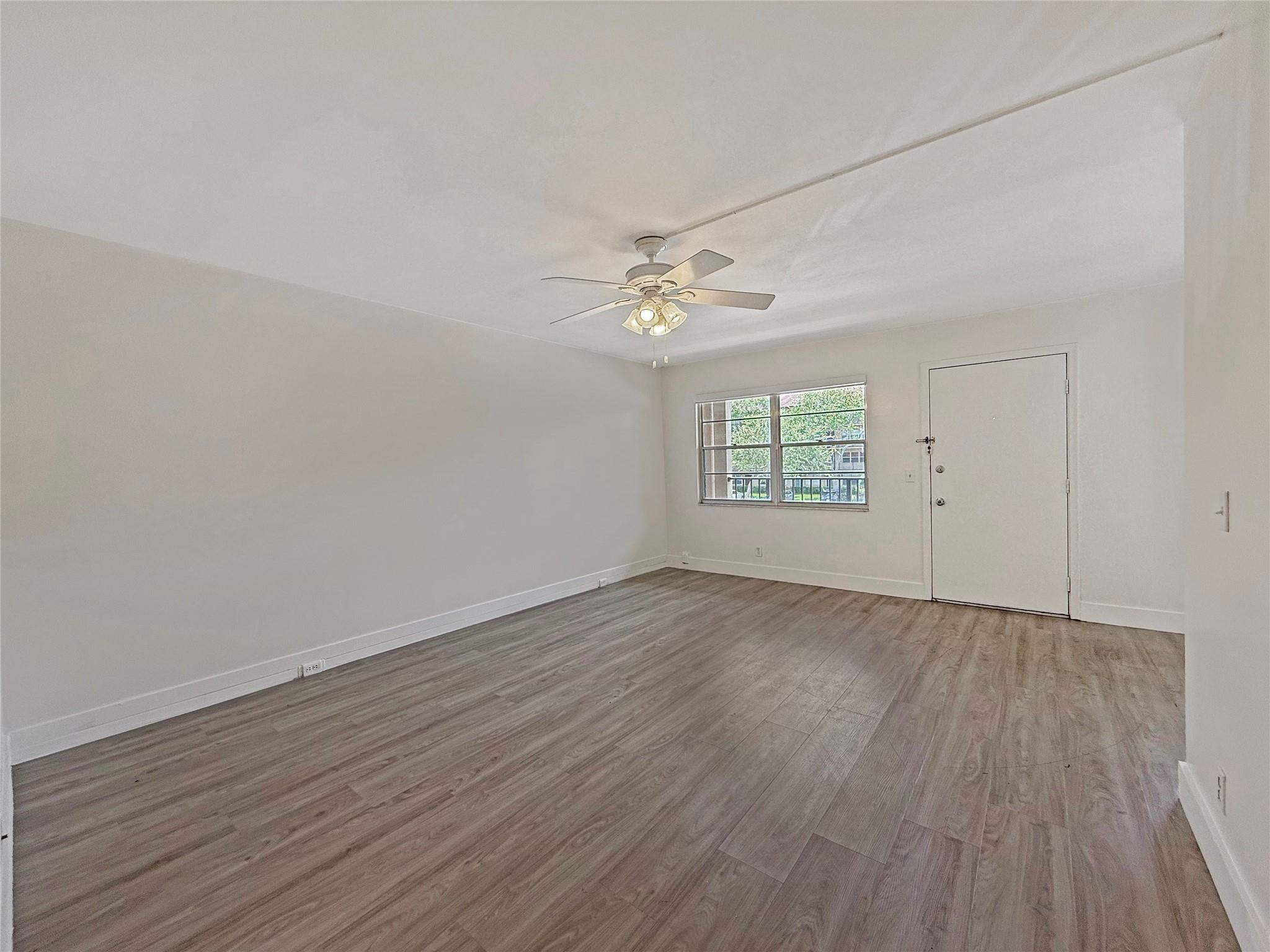 850 SW 133rd Ter 206B, Pembroke Pines, FL, 33027/$180,000 1 850 SW 133rd Ter 206B
