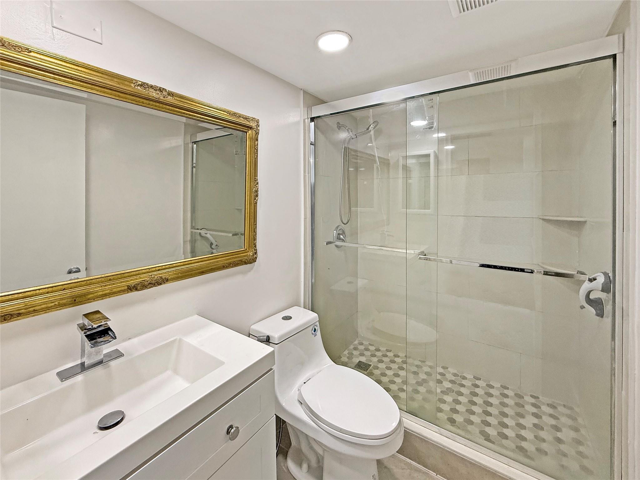 850 SW 133rd Ter 206B, Pembroke Pines, FL, 33027/$180,000 4 850 SW 133rd Ter 206B