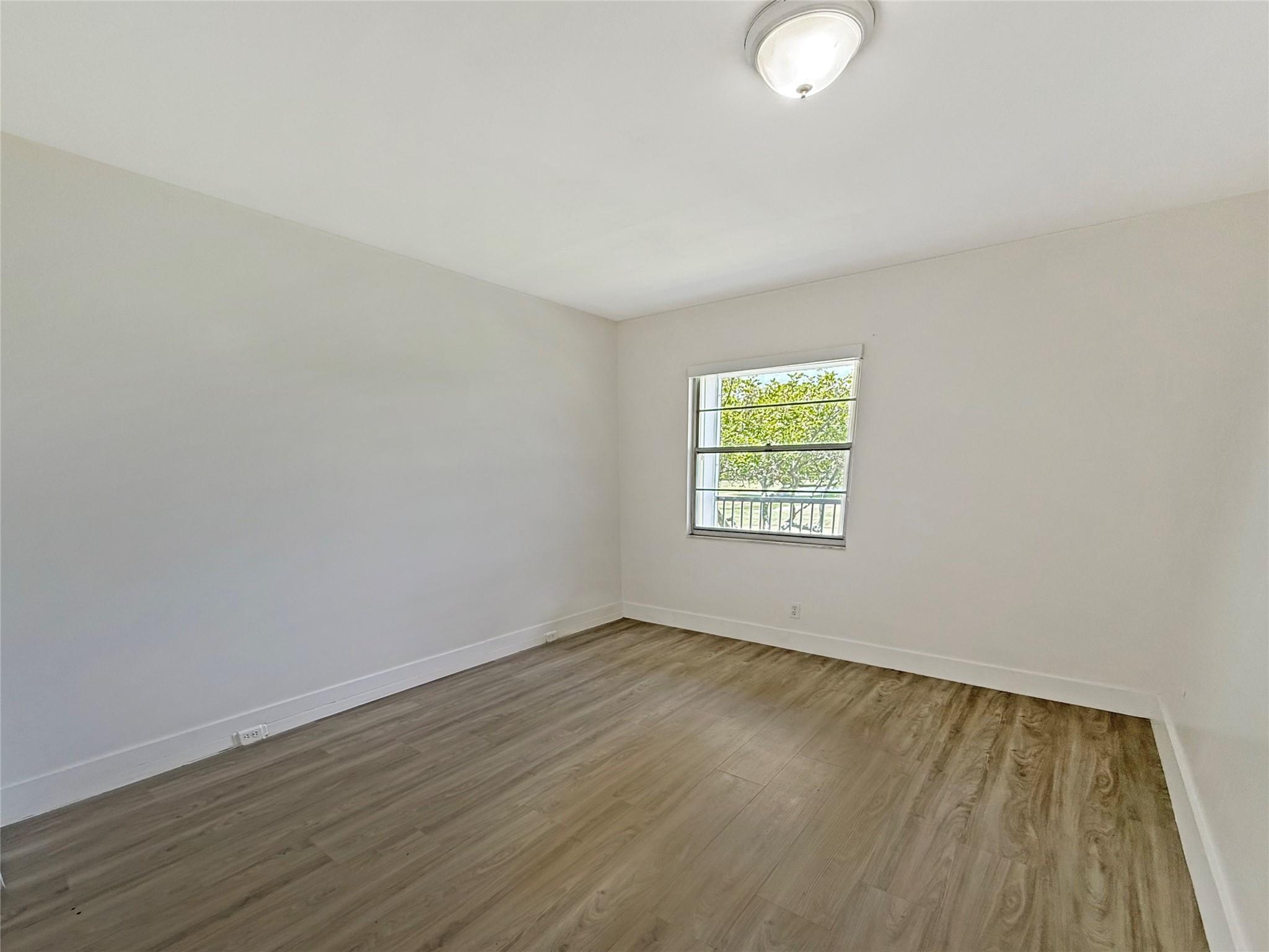 850 SW 133rd Ter 206B, Pembroke Pines, FL, 33027/$180,000 2 850 SW 133rd Ter 206B