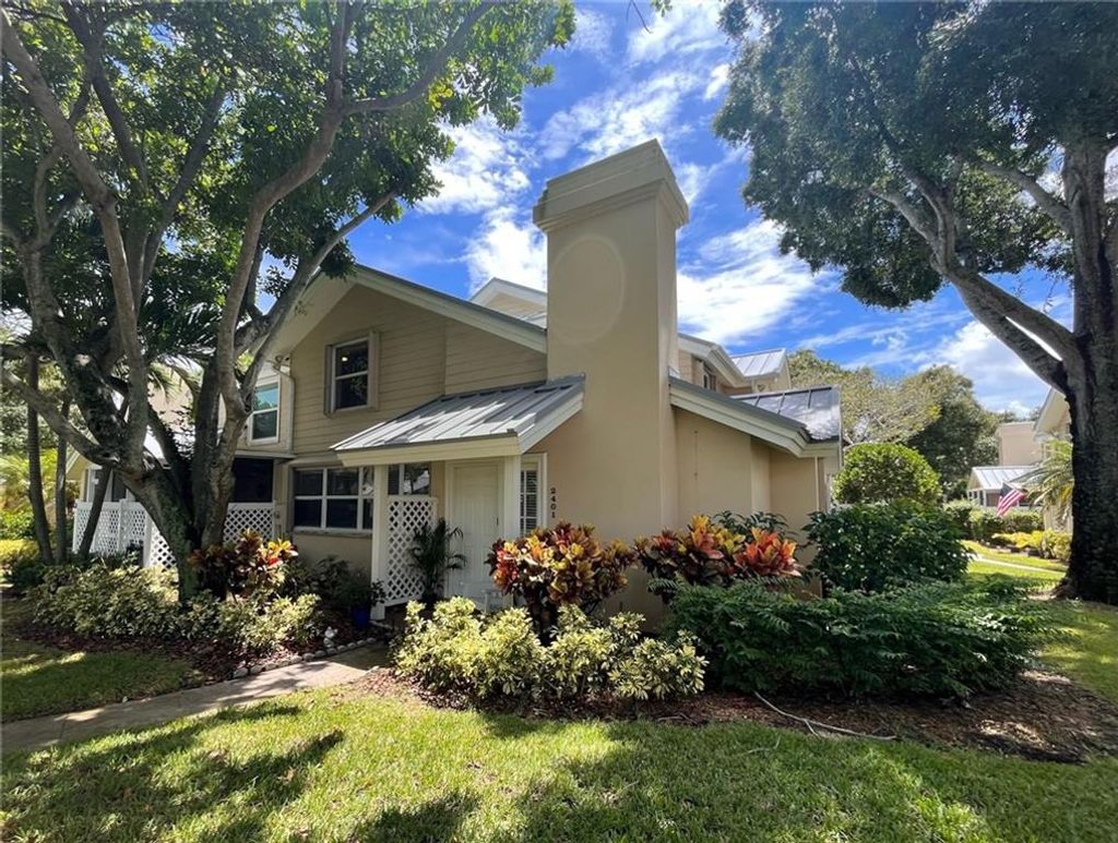 Photo of 2401 Amherst Ct Ct, Boynton Beach, FL 33436 (MLS # F10343810)