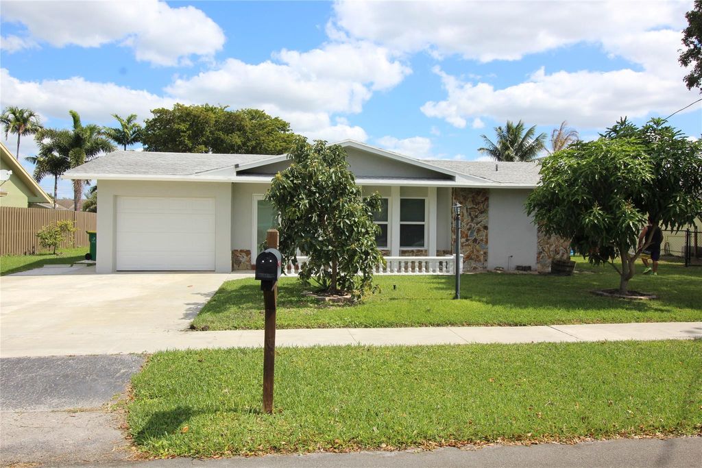 Photo of 160 SW 127th Avenue, Plantation, FL 33325 (MLS # F10520451)