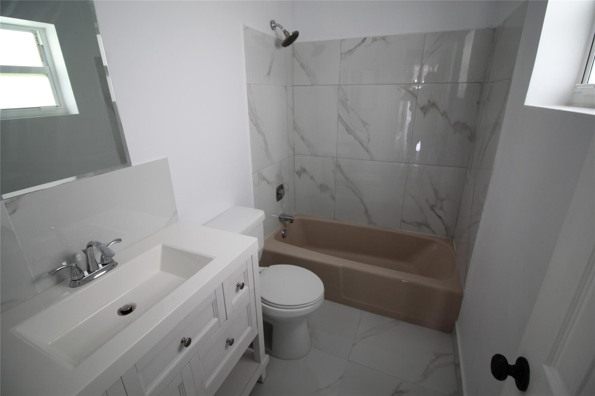 Melaleuca Isles 52-48 B - Residential Lease