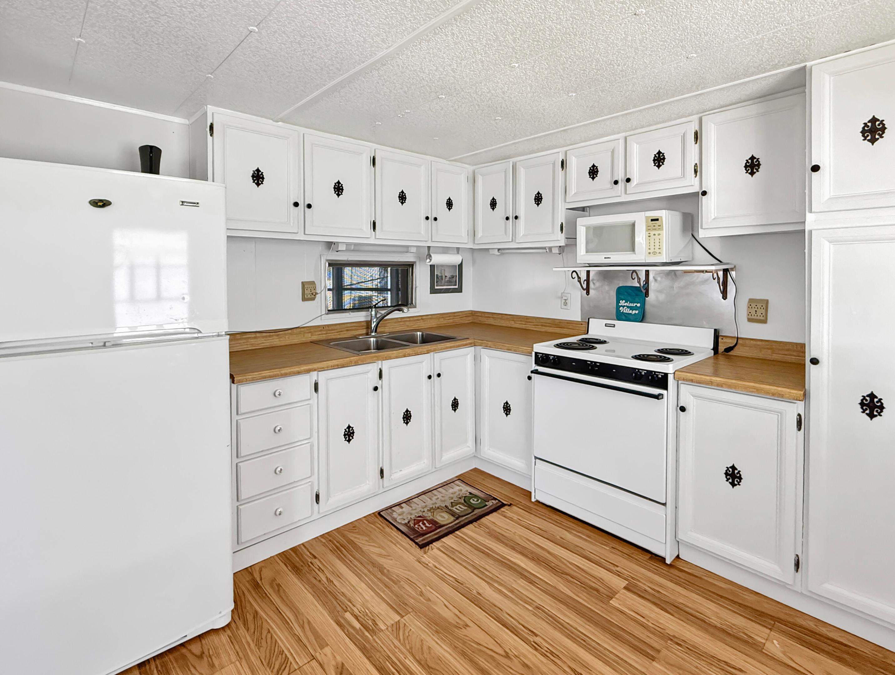 LEISURE VILLAGE MOBILE HM PK UNREC CO-OP - Residential