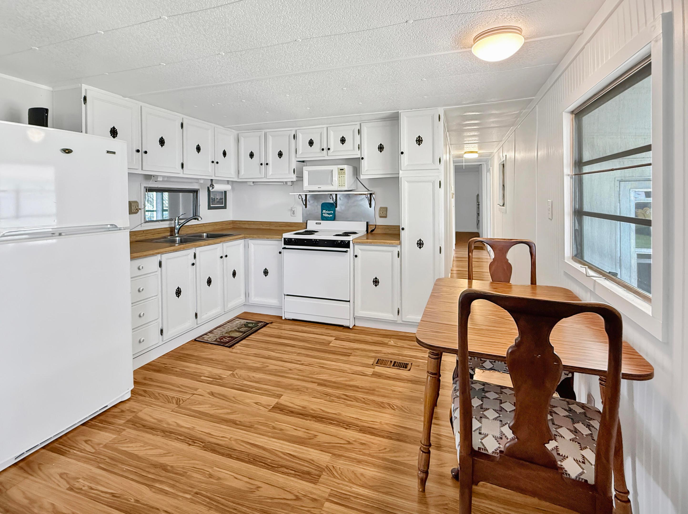 LEISURE VILLAGE MOBILE HM PK UNREC CO-OP - Residential