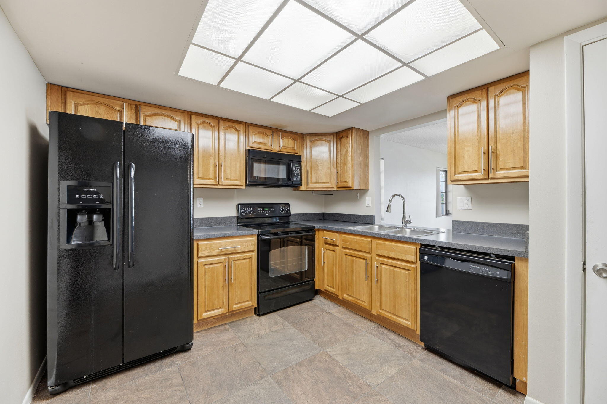 CONDOMINIUM 5 OF LIGHTHOUSE - Residential