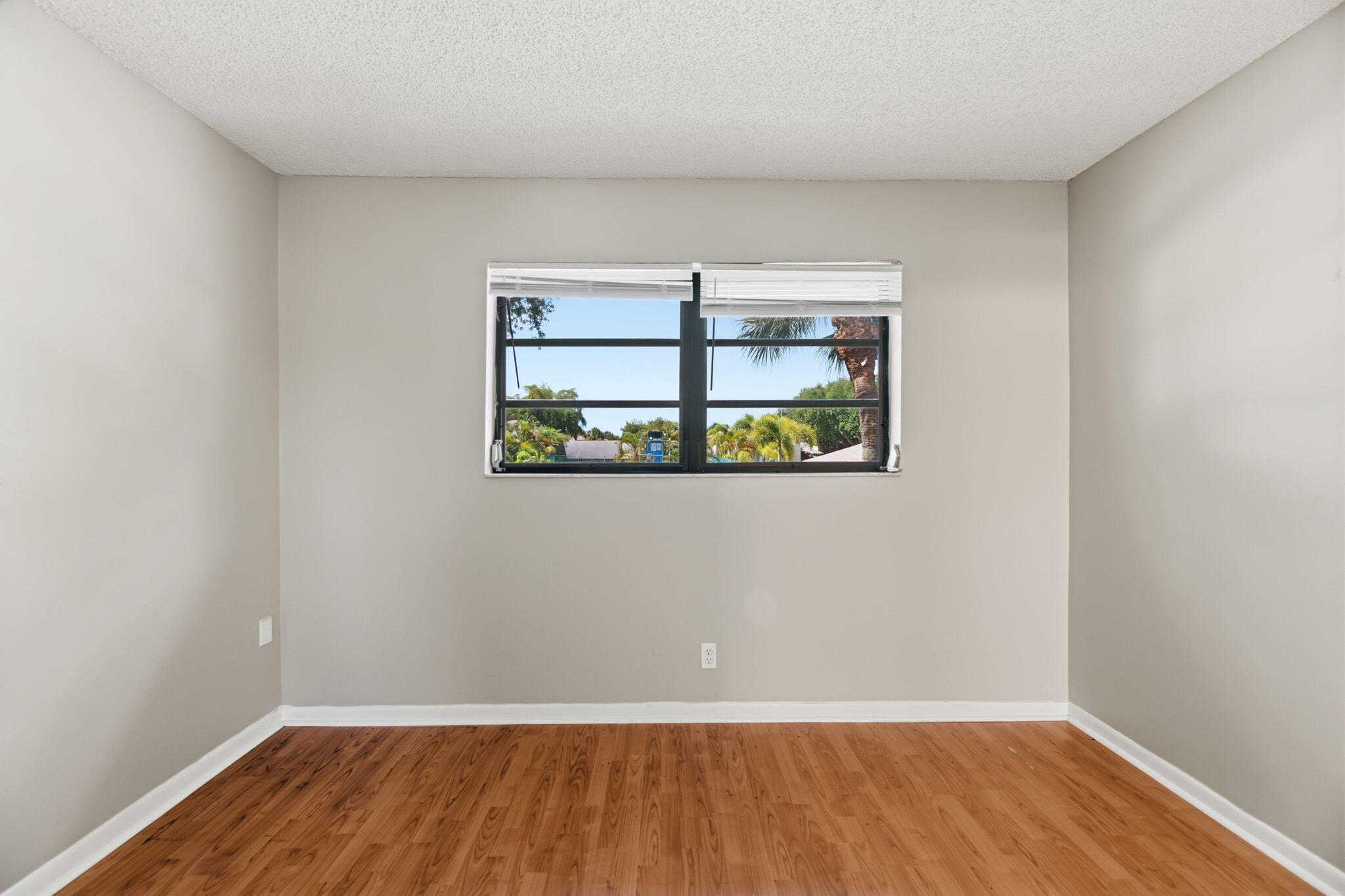 CONDOMINIUM 5 OF LIGHTHOUSE - Residential