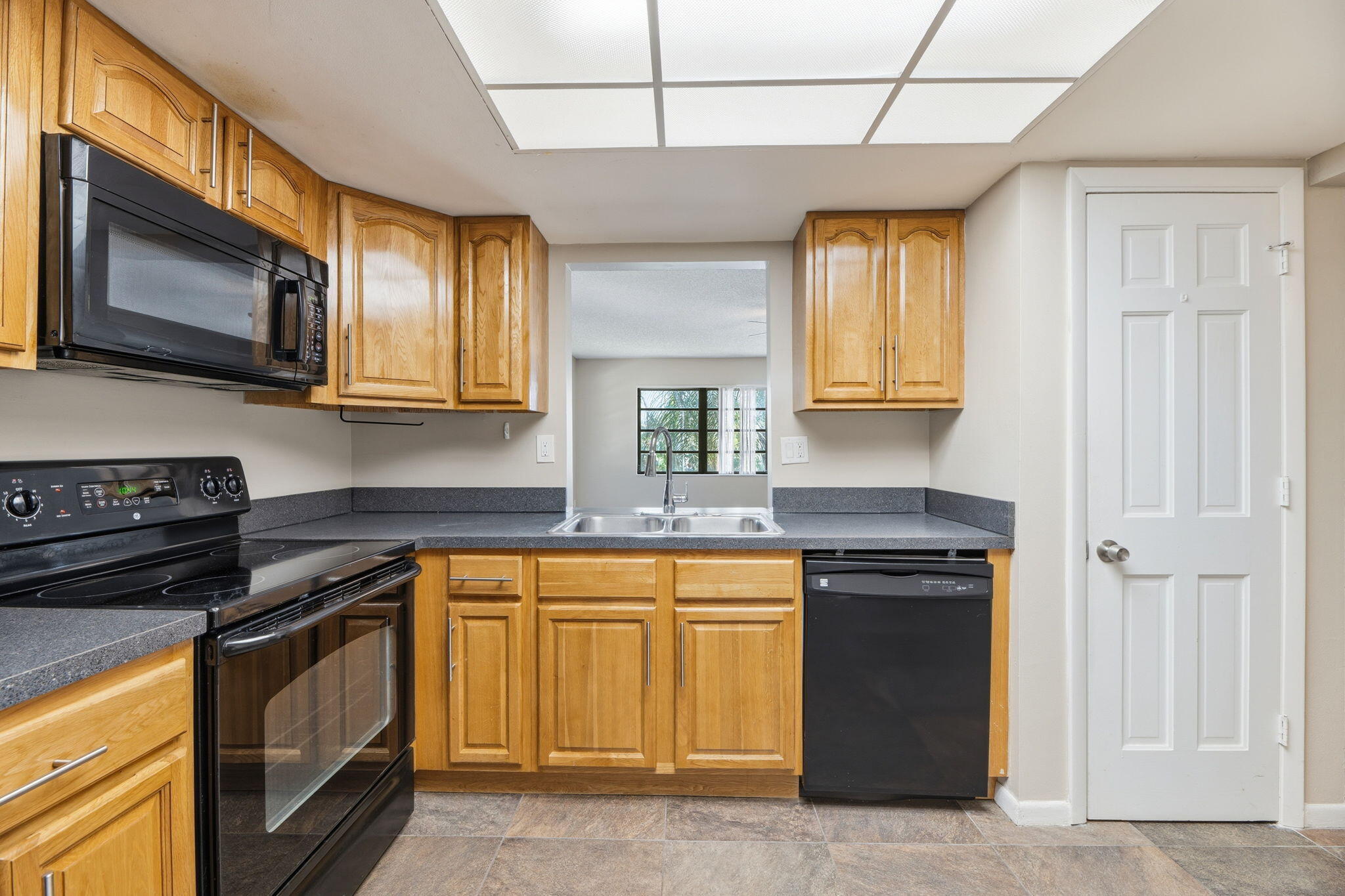 CONDOMINIUM 5 OF LIGHTHOUSE - Residential