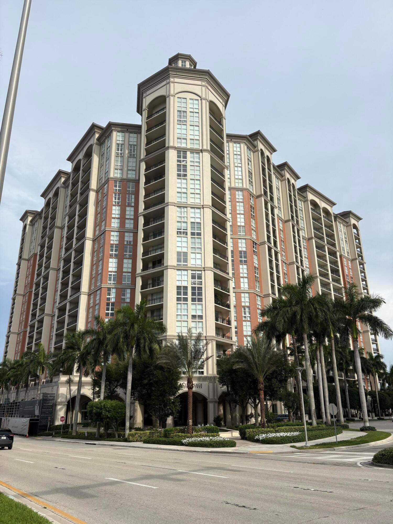 550 OKEECHOBEE Boulevard 825