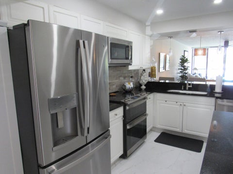 Tiny photo for 21 Royal Palm Way #2020, Boca Raton, FL 33432 (MLS # B26031419)